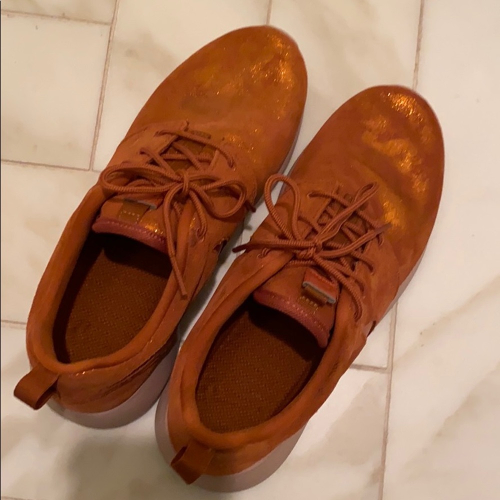 Burnt orange metallic Nike Roshe shoes